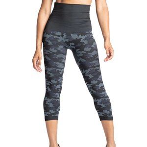 Preggo Leggings Snapback Postpartum Cropped Leggings Size XL/XXL Black Camo